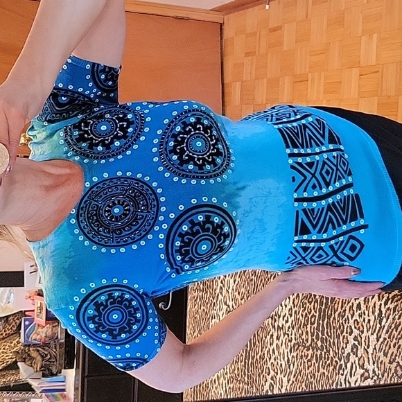 LIKE NEW! Multi-shade Blue Abstract Patterned Knit & Beaded Top, M - Picture 8 of 13